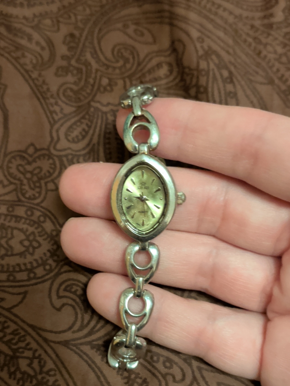 Silver-Tone Women's Heart-Link Bracelet Watch with Champagne Dial